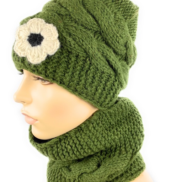 Woolen Beanie And Neck Warmer Set - Picture 3 of 7